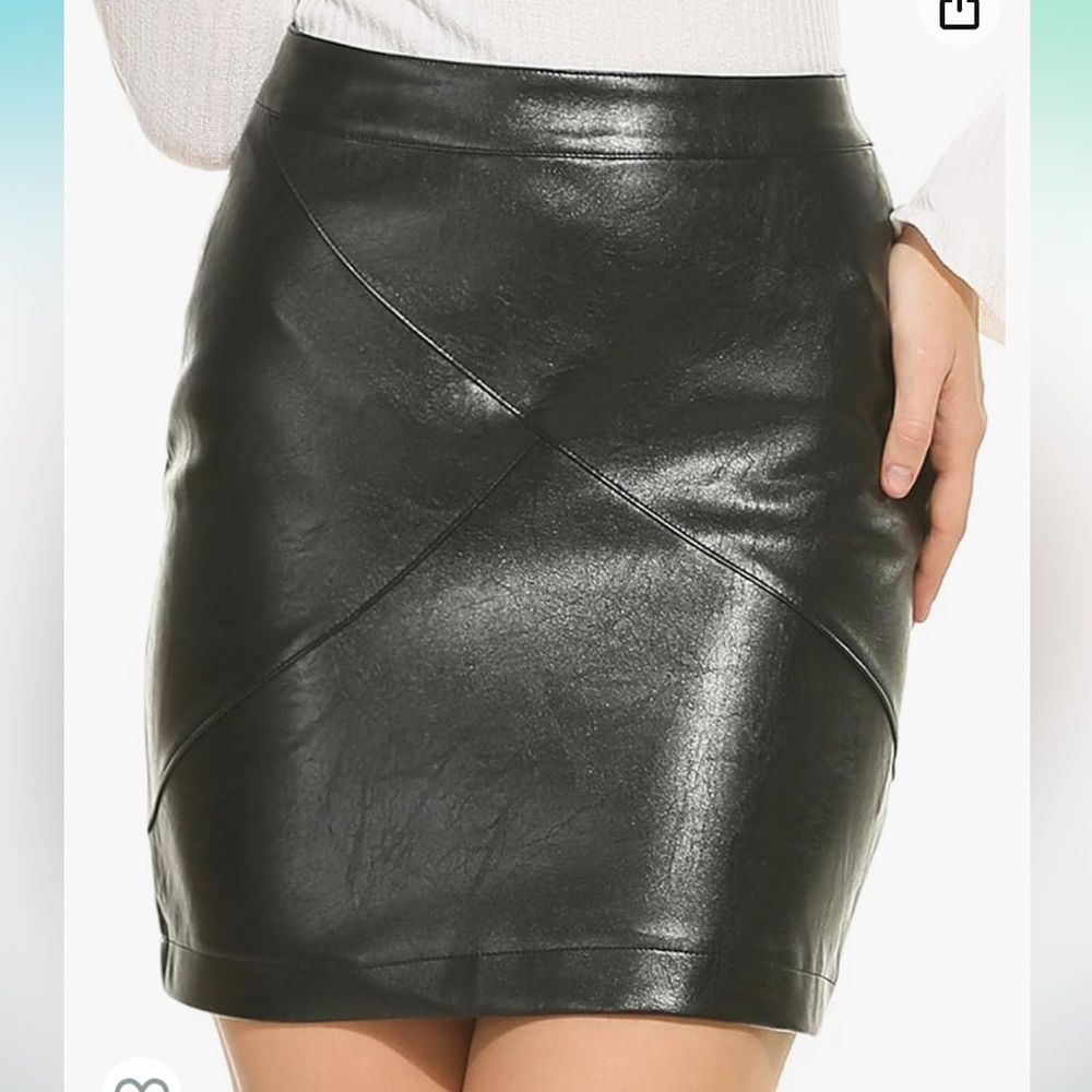 High waisted Vegan Leather Skirt in Black 🖤